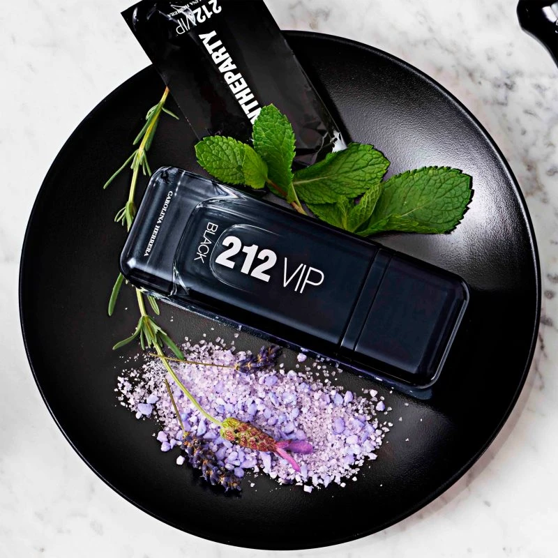 Carolina Herrera 212 VIP Black- 100 Ml 6 Carolina Herrera 212 VIP Black- 100 Ml - Image 4